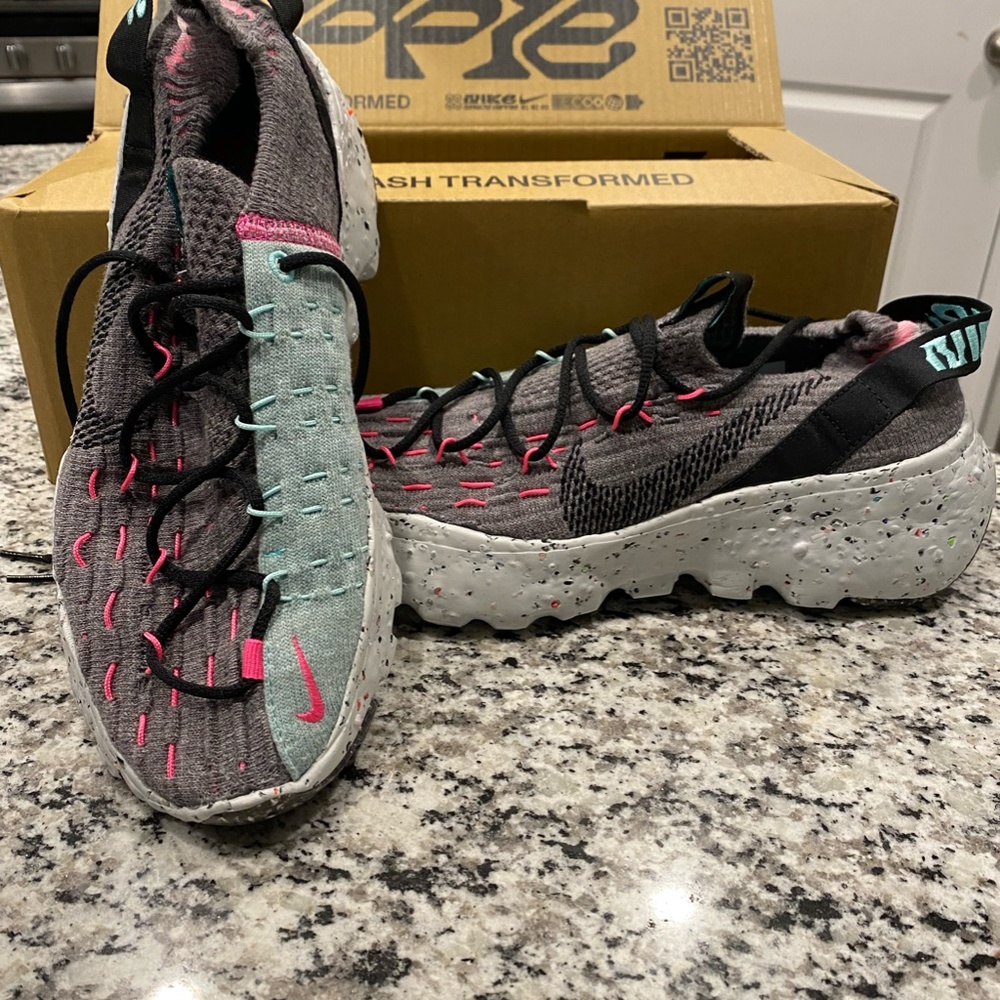 Womens Nike Space Hippie 04